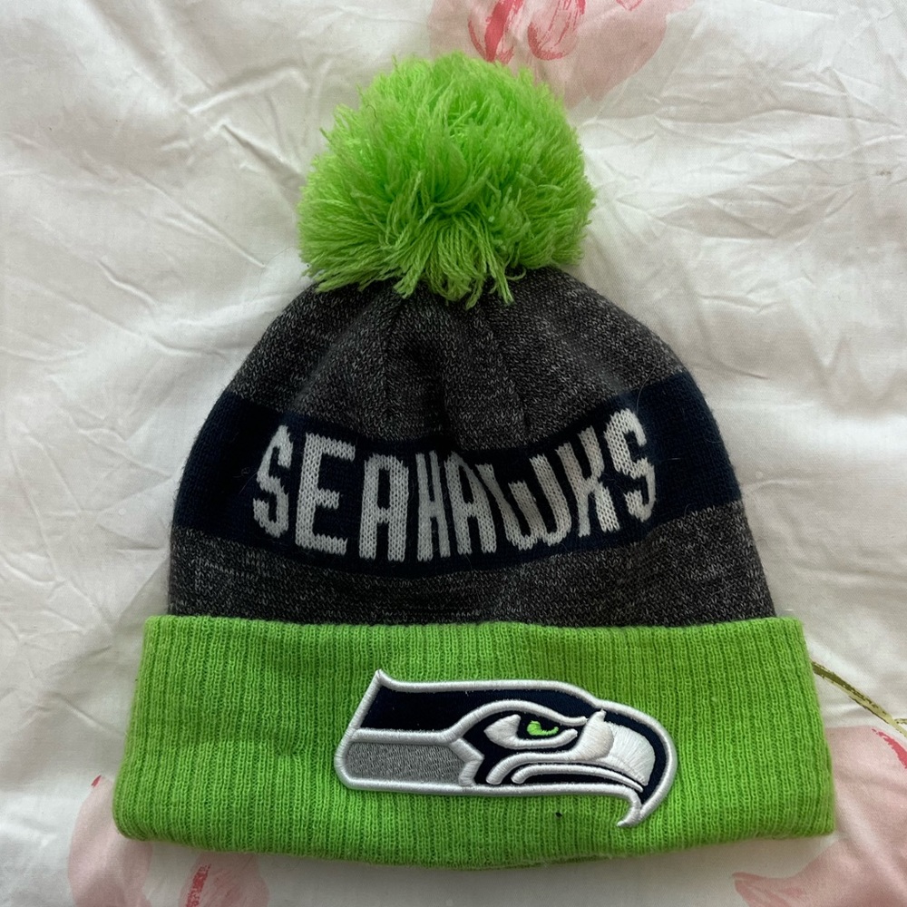 ⚡️Seattle Seahawks Pom Pom beanie